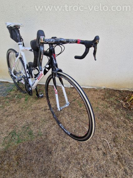 Vélo route en carbone, équipé en Durace - 3