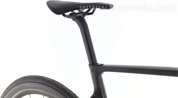 Produit Reconditionne    Focus Izalco Max Di2 12v    Noir   Velo De Route   Tres Bon Etat - 8