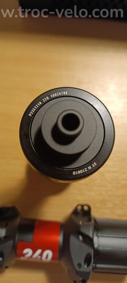 Moyeux DT SWISS 240 neufs - 5