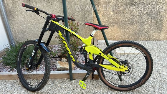 Kona Operator DH Full Carbone Taille M Fox Factory