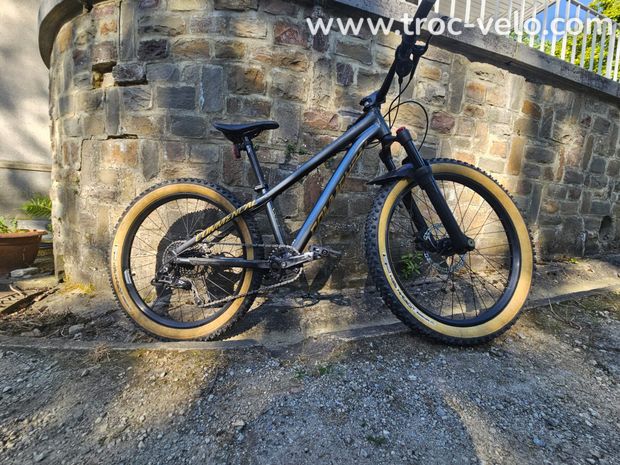 VTT META HT  24''  - 8