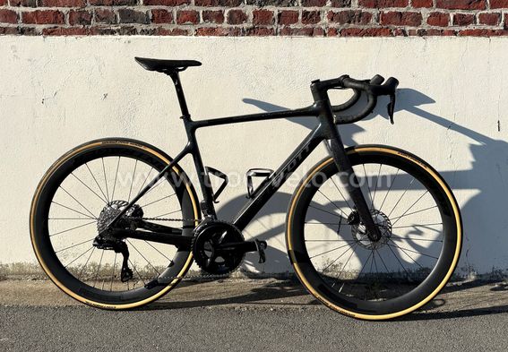 Scott Addict 40 roues carbones 105 Di2
