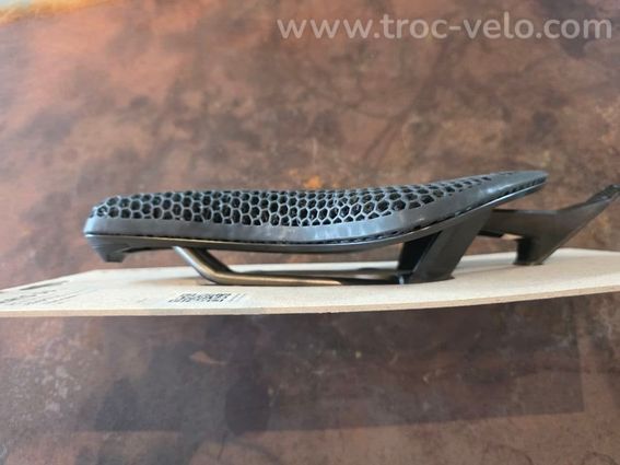 selle imprimée en 3D adaptative Fizik Aeris SD R3 Japon - 2
