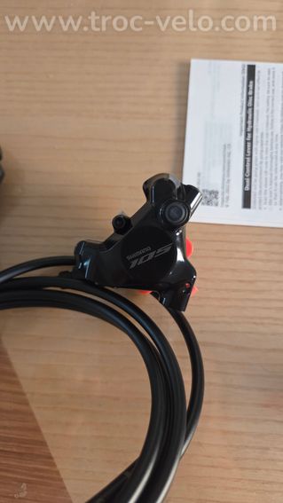 Freins hydrauliques + shifters avant + arrière Shimano 105 - neufs. - 2