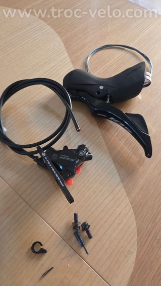 Freins hydrauliques + shifters avant + arrière Shimano 105 - neufs. - 8