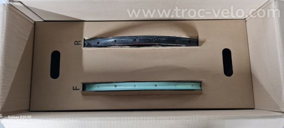 Carton spécial pour le transport de deux roues, route où vtt,avec ou sans pneus servi une fois  - 3