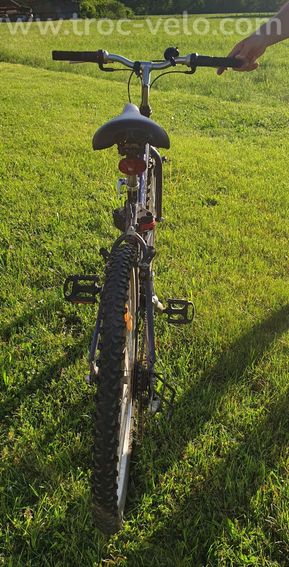 VTT Giant Hollywood sport series 17.5 pouces - 4