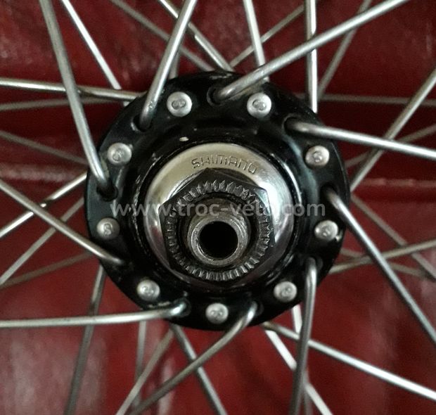 Roue 26 pouces avant Campagnolo Stheno et moyeu Shimano Deore Lx en bon état - 5