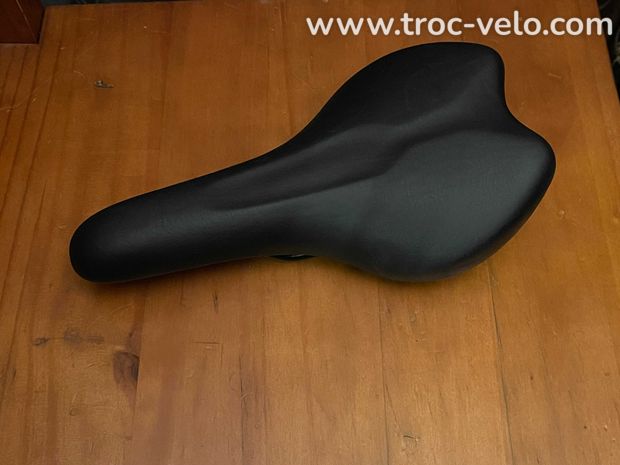 Selle BTWIN 145X280mm   Livraison offerte ! - 1