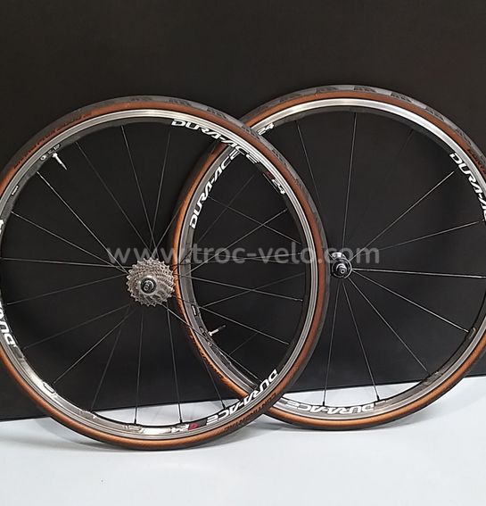 A vendre paire de roues Shimano Dura Ace Carbon