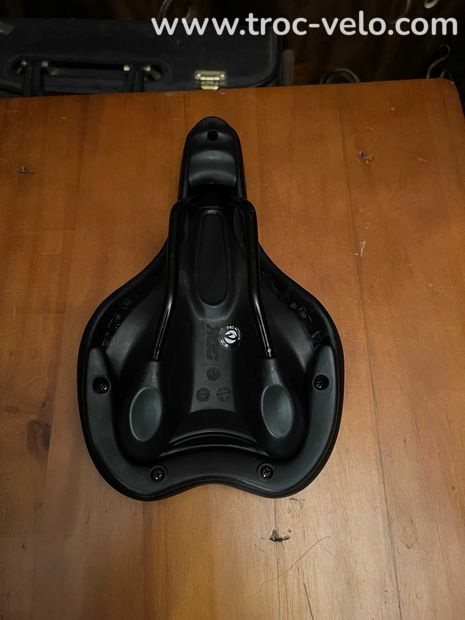 Selle DDK 155X260mm.  - 2