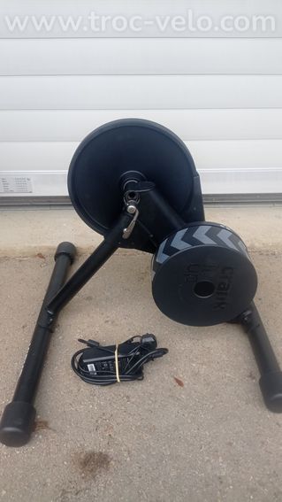 Home trainer Wahoo Kick Core