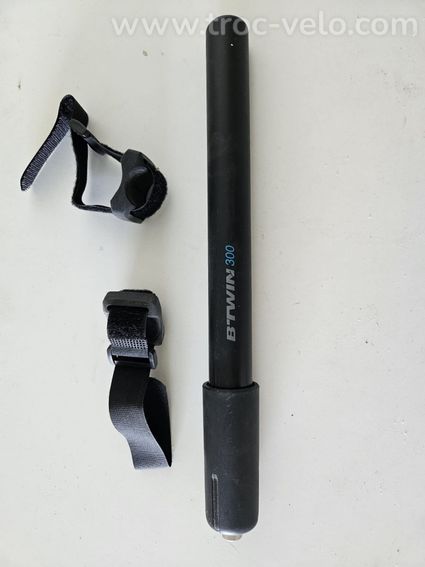 Pompe à vélo BTwin 300 + attache cadre