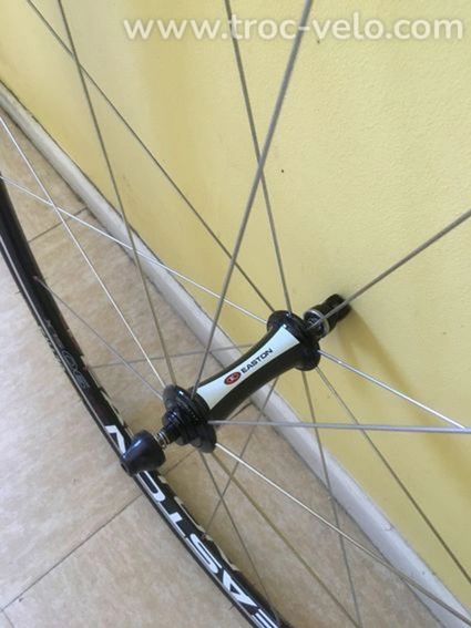 Roue avant Easton EA90SLX comme neuve prete à rouler - 4