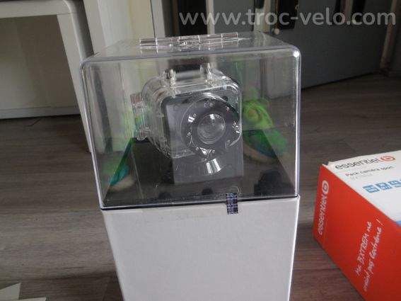 CAMERA  BOULANGER VELO MOTO PIETON ETC . - 5