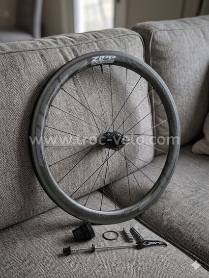ROUE ARRIÈRE ZIPP 303 FIRECREST À PATIEN