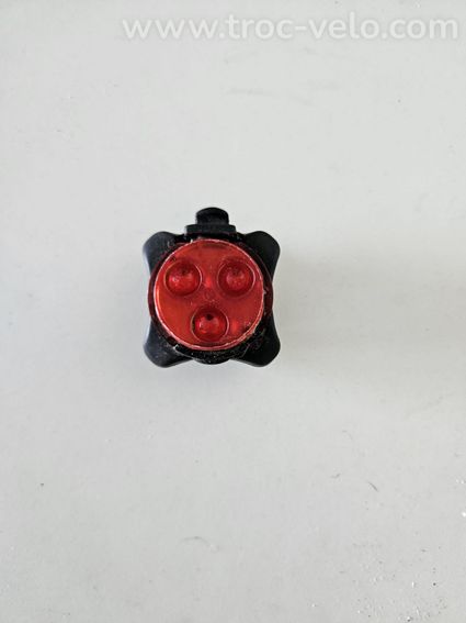 Feu arrière rouge vélo