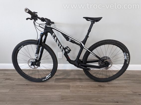 Canyon Lux CF7 2021 - Deore XT - Taille M - Carbone - Noir