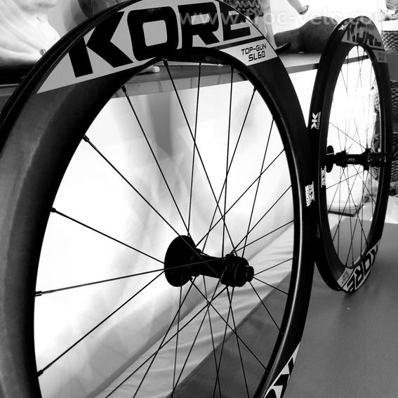 Neuves : 1385 g paire KORE TOP GUN 60 mm pour Shimano ou Sram 12v - 4