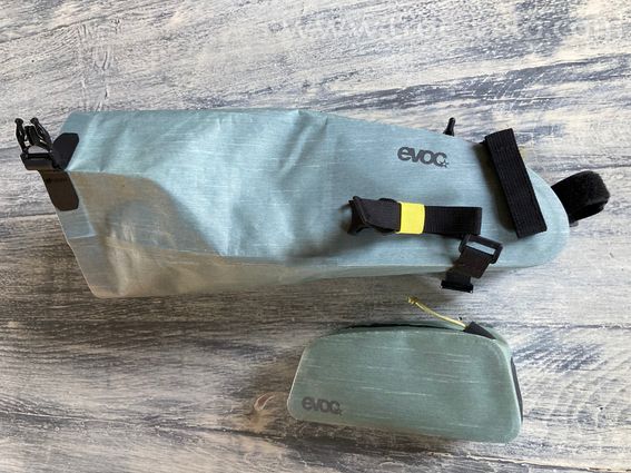 Vends ensemble sacoche de vélo Evoc  - 2