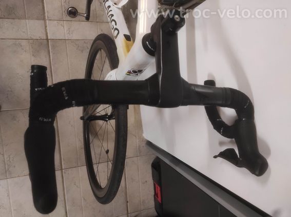 COLNAGO C64- Patins- DURA ACE DI2 11V- Roues Roval CLX 32 - 3