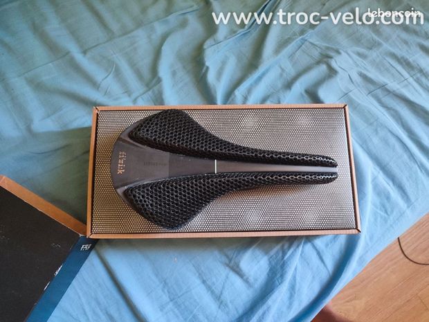 Selle Fizik Antares Versus Evo 00 Adaptive Noir 146mm carbone - 1