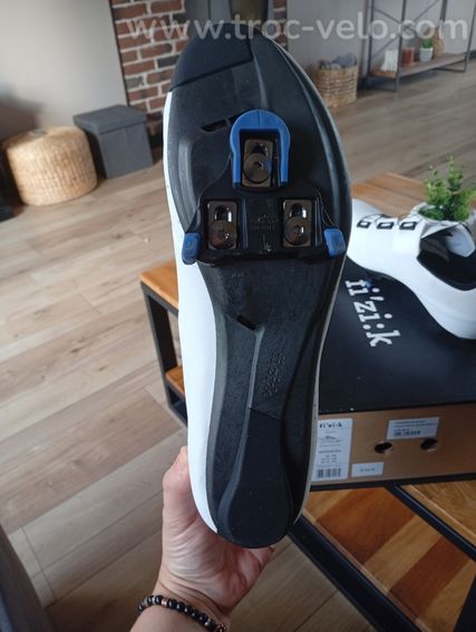 Vends chaussures fizik 45 blanches - 2