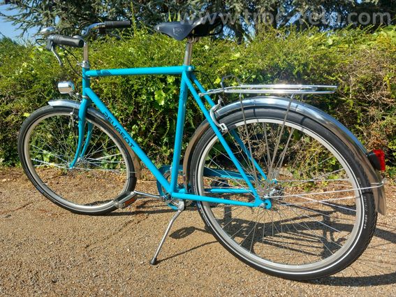 PEUGEOT Ville Turquoise Unique remis à NEUF façon Restomod