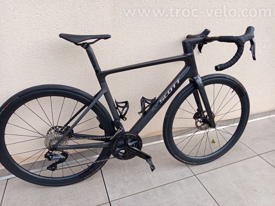 vélo de route SCOTT Addict RC30 Di2 105