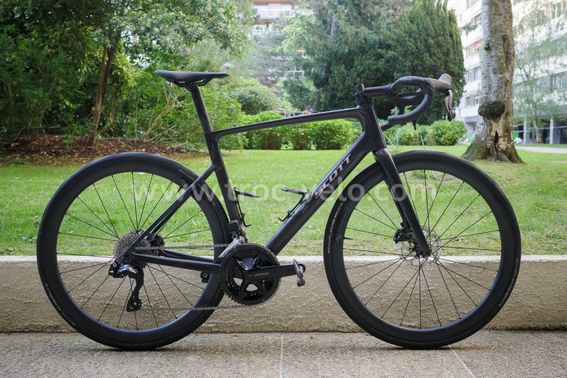 Scott Addict RC 30 Shimano 105 Di2 12V 700 mm Noir 2025