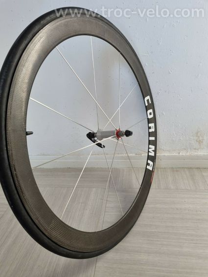 Paire de roues carbone  Corima noir. - 2