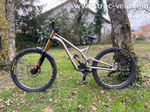 COMMENCAL SUPREME DHV4 TEAM 100% - 1