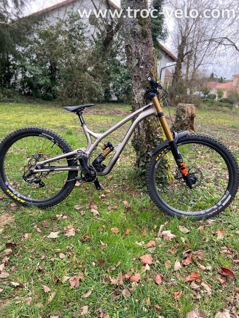 COMMENCAL SUPREME DHV4 TEAM 100% - 3