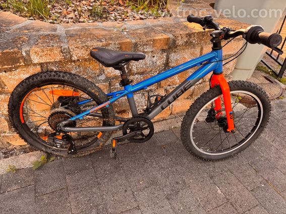 CUBE Acid 200 Disc Actionteam 2O pouces