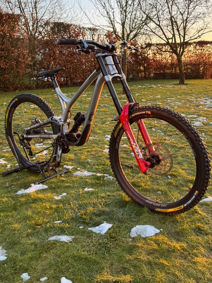 VTT DH Commencal Supreme XS