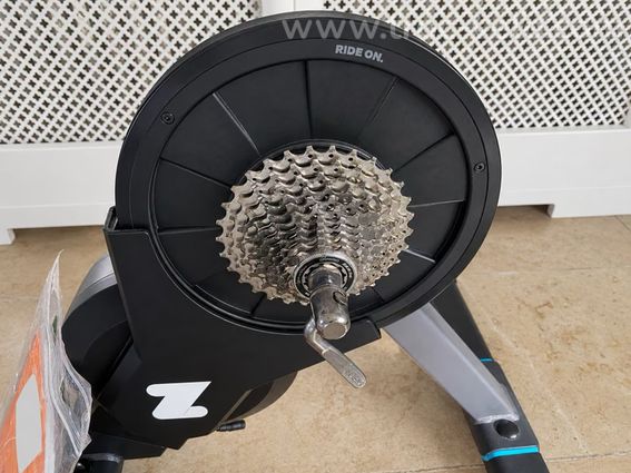 Zwift Hub Smart-Trainer avec Cog & Click - 2