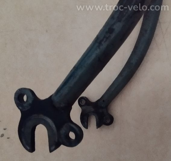 Cadre vélo ancien Magnum chapeau de gendarme en Bé - 4