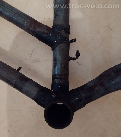 Cadre vélo ancien Magnum chapeau de gendarme en Bé - 6