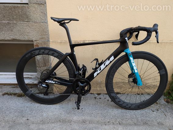 KTM revelator lisse team