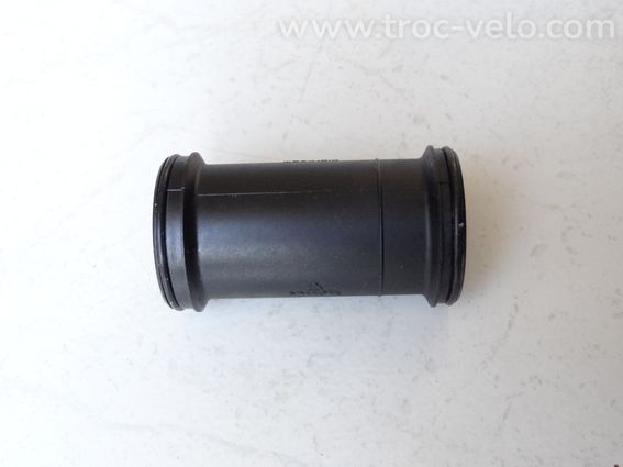 Manchon plastique boîtier de pédalier SHIMANO Hollowtech II  - 7