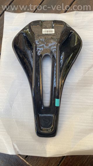 Selle RYET 3D carbone 245x135 - 2