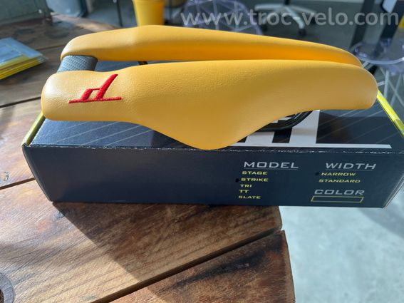 SELLE DASH STRIKE NEUVE