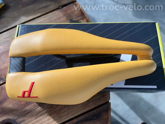 SELLE DASH STRIKE NEUVE - 2