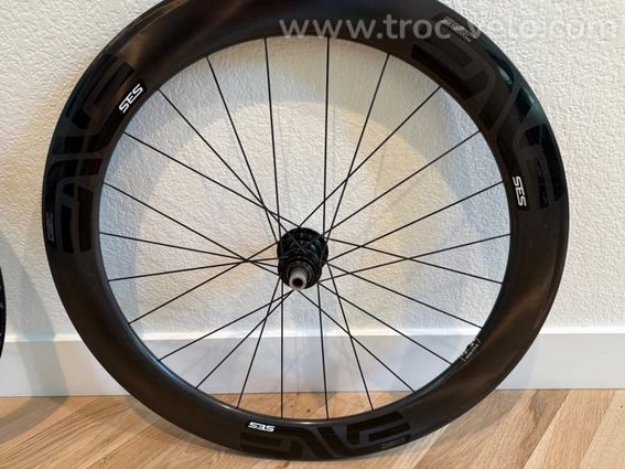 Paire de roues tubeless ENVE SES 5.6 avec disques Shimano Freehub. Moyeux Industry 9 de qualité. - 2