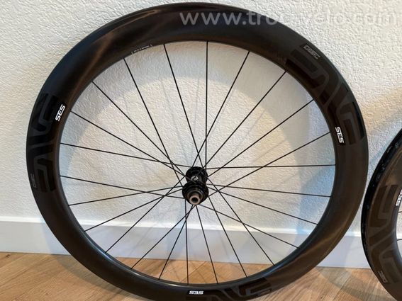 Paire de roues tubeless ENVE SES 5.6 avec disques Shimano Freehub. Moyeux Industry 9 de qualité. - 5