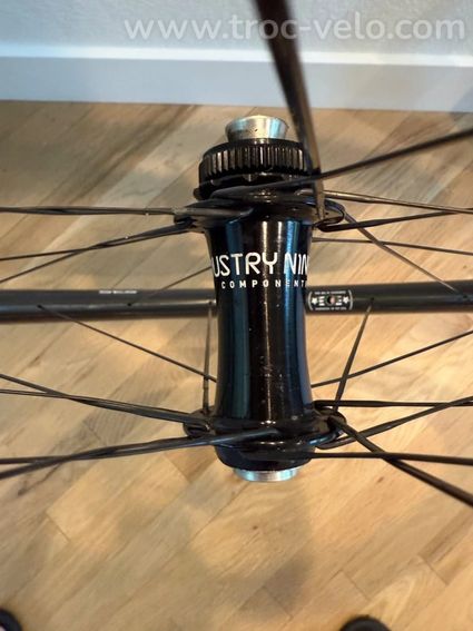Paire de roues tubeless ENVE SES 5.6 avec disques Shimano Freehub. Moyeux Industry 9 de qualité. - 7