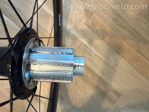 Paire de roues tubeless ENVE SES 5.6 avec disques Shimano Freehub. Moyeux Industry 9 de qualité. - 8