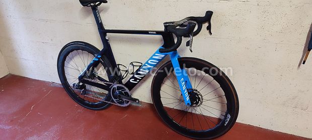 Canyon Aeroad CFR Disc Sram Red AXS taille L Movistar Replica - 1