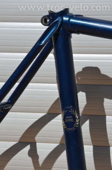 Cadre et fourche de vélo de route vintage français — Motobécane Équipe Pro en tubes acier Vitus 172. - 3