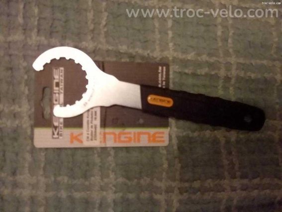Clé démonte boîtier de pédalier bb386